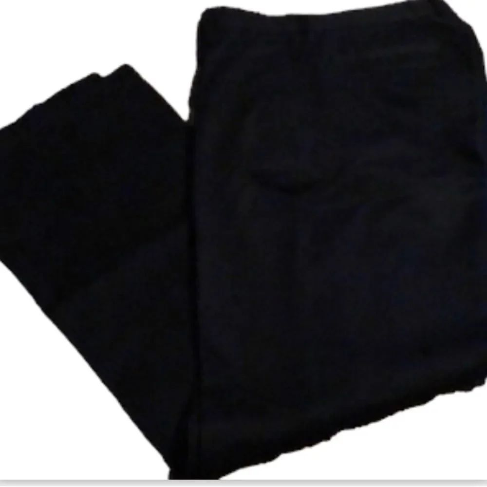 GAP Sz 32 x 34 black classic khakis like new
